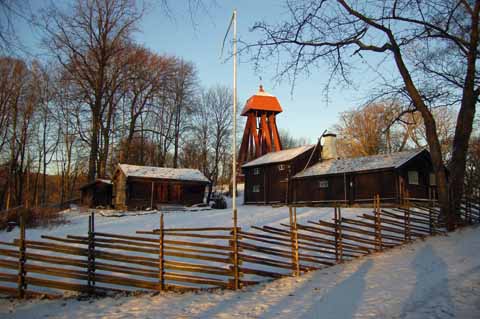 Die Hallandstuga im winterlichen Schlosswald in Göteborg Winter im Slottsskogen
