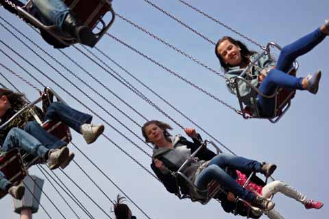 Der skandinavische Vergnügungspark Liseberg in Göteborg Kettenkarrussel in Liseberg
